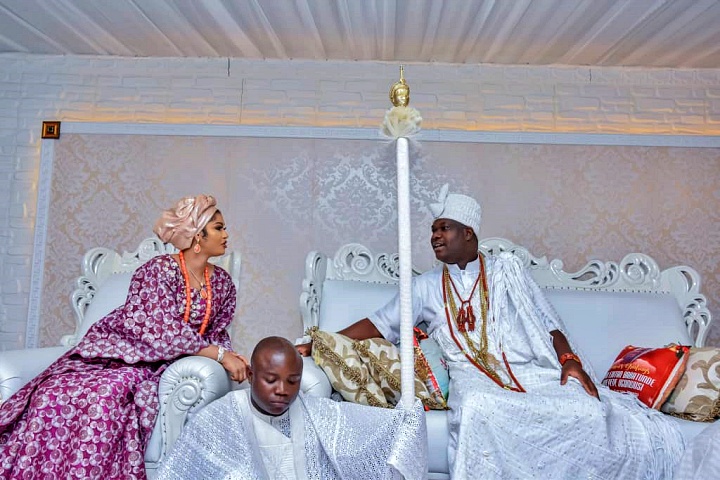 Mrs. Jack Rich  with the Ooni