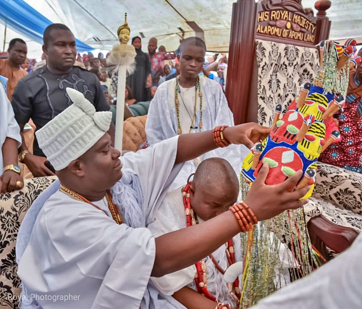 Ooni of Ife crowns Oba Adenekan Afolabi 