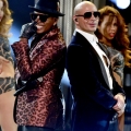 Ne-Yo (L) and host Pitbull perform